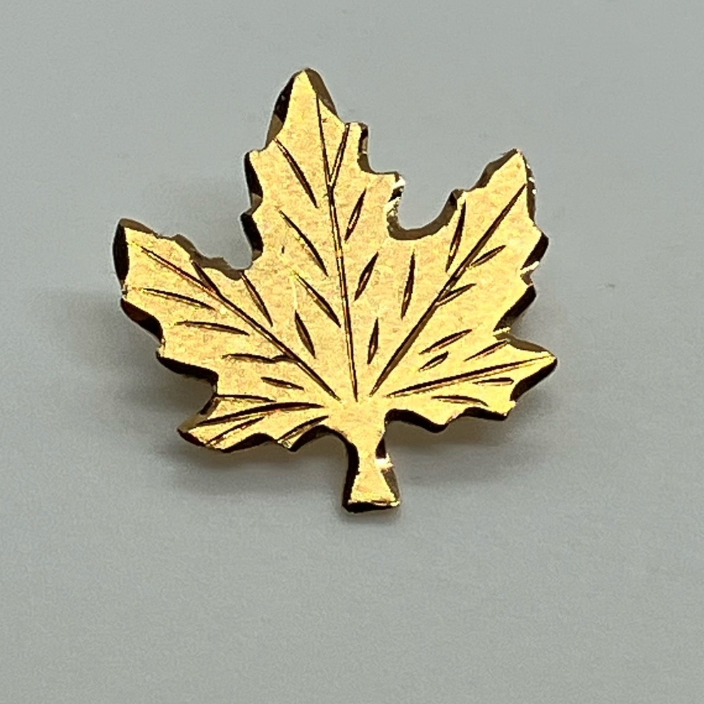 Vtg 925 Sterling Silver Gold Wash Canadian Maple Leaf Brooch / Pin Badge
